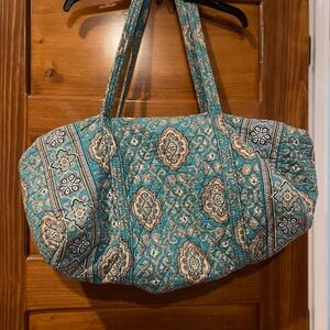 ⸻

Vera Bradley Quilted Tote Bag – Teal & Brown Pattern